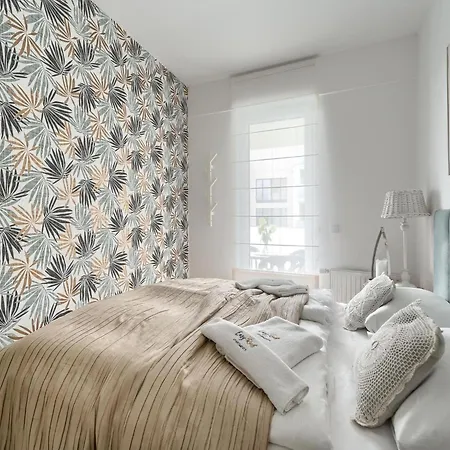 Apartment Beautiful By The Beach, *